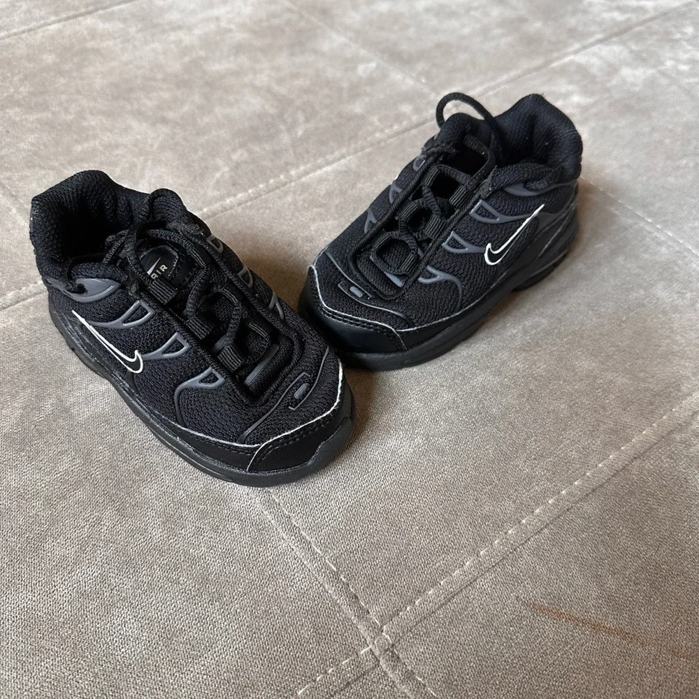 Nike Black Sneakers with Chunky Sole and Breathable Upper